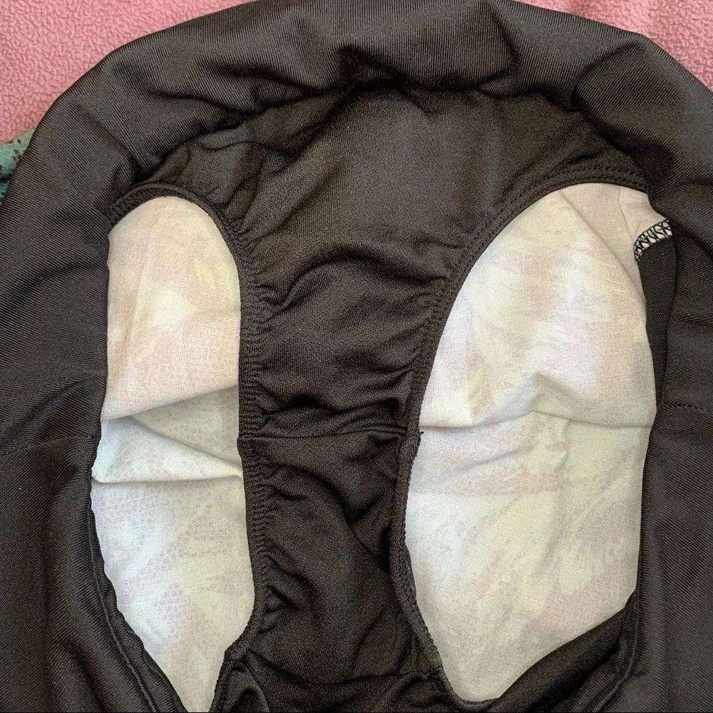 Athleta Green/Black Tropical Running Shorts Size XS - Picture 6 of 7